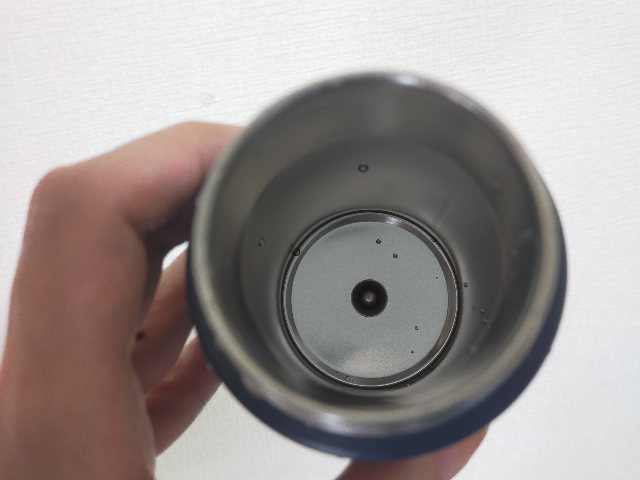 水滴の付いたユニールのボトル内部