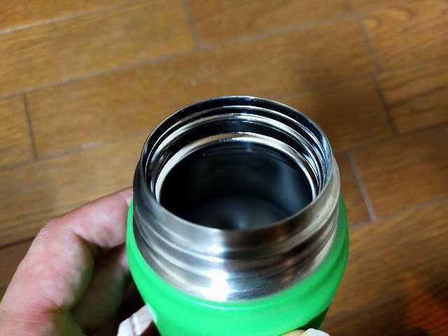 飲み口せんをとった飲み口